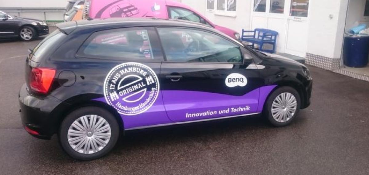 Folienbeschriftung auf einem Auto